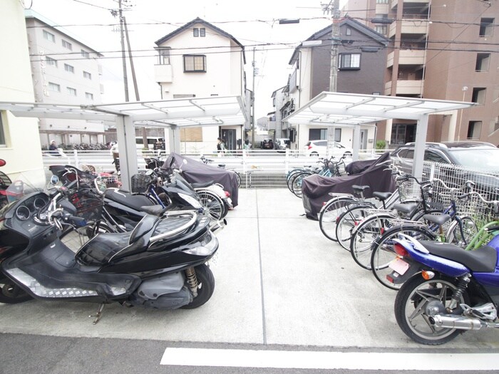 物件外観写真3　(駐輪場)