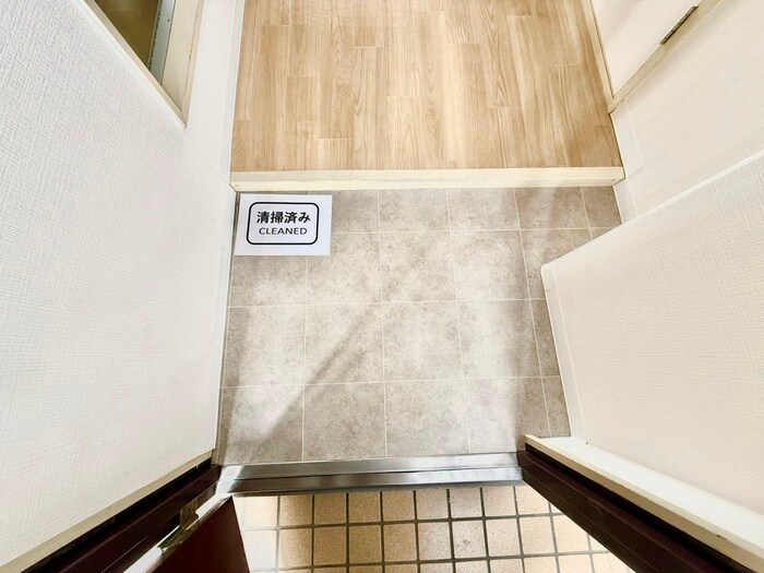 物件内観写真7　(玄関)