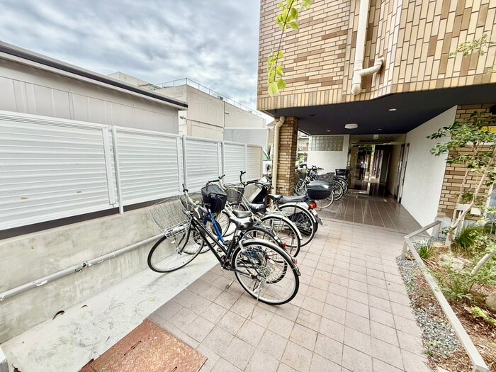 物件外観写真3　(駐輪場)