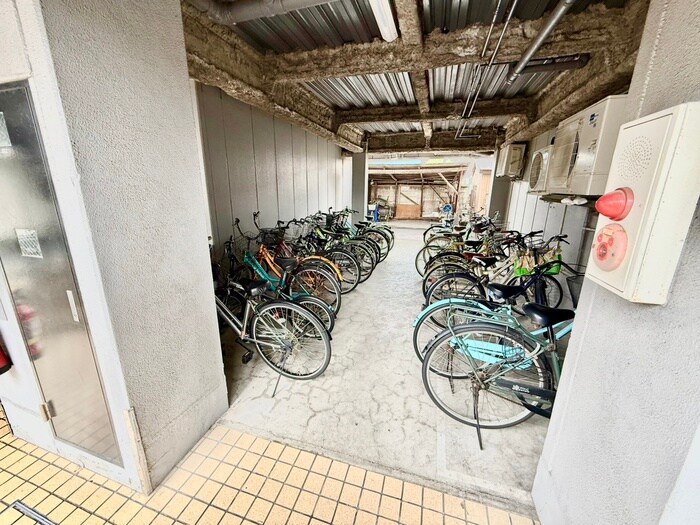 物件外観写真6　(駐輪場)
