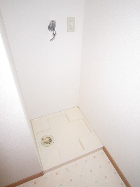 物件内観写真13　(洗濯機置場)