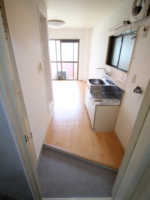 物件内観写真13　(玄関)