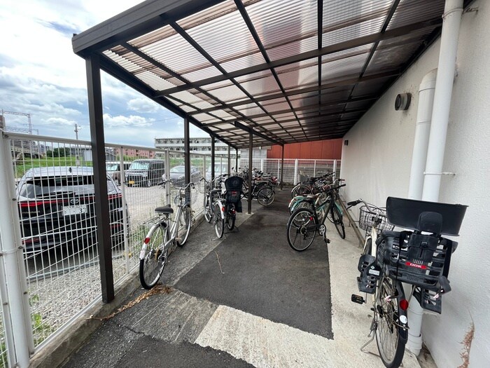 物件外観写真6　(駐輪場)