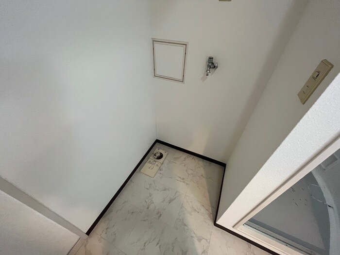 物件内観写真10　(洗濯機置場)