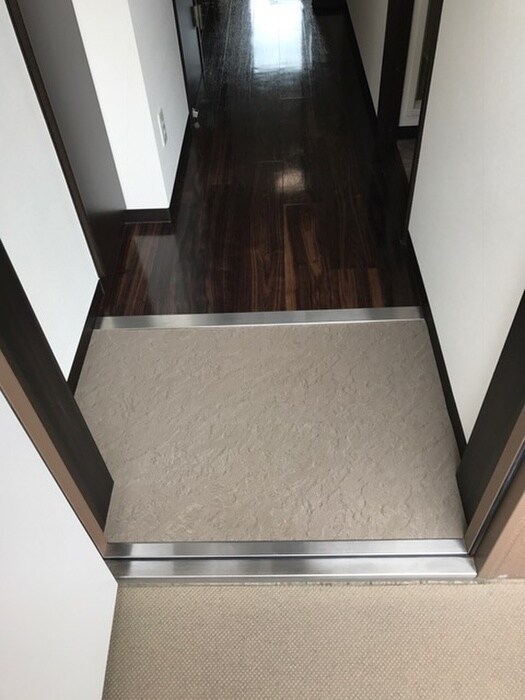 物件内観写真8　(玄関)