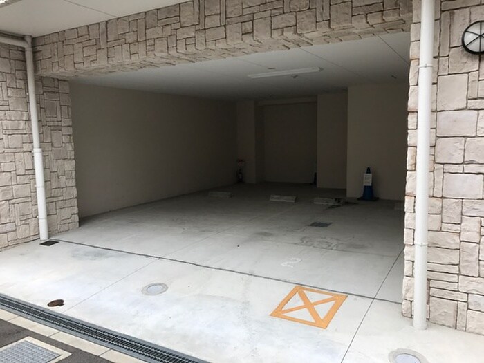 物件外観写真5　(駐車場)