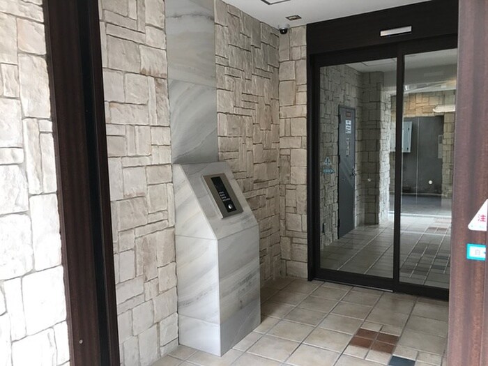 物件外観写真6　(エントランス部分)