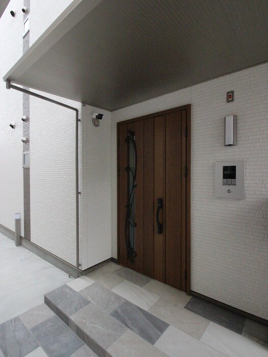 物件外観写真2　(エントランス部分)