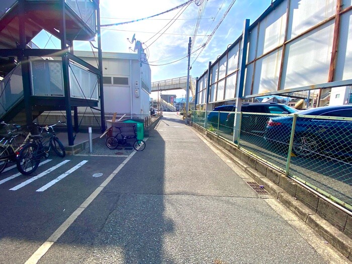 物件外観写真6　(エントランス部分)