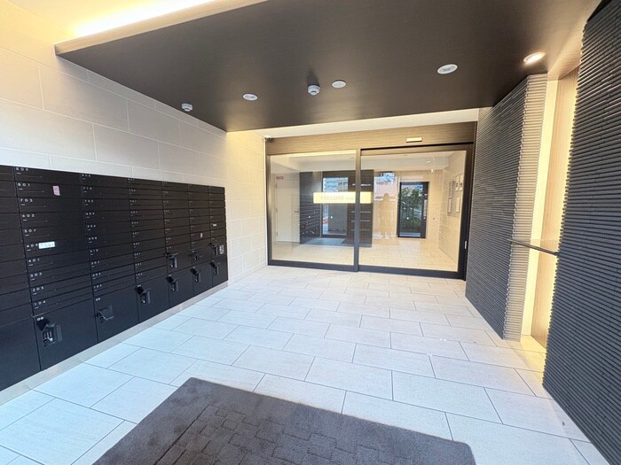 物件外観写真2　(エントランス部分)