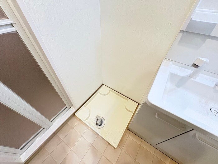 物件内観写真16　(洗濯機置場)