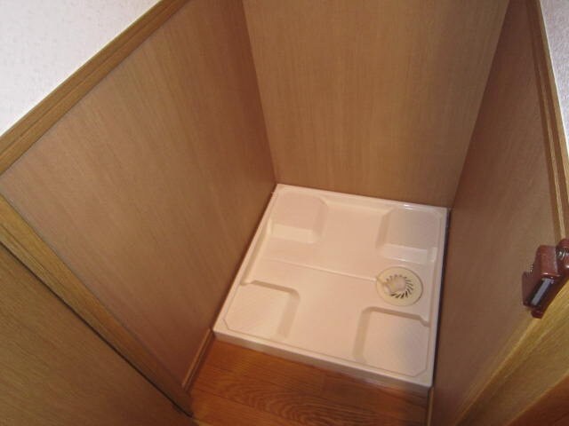 物件内観写真10　(洗濯機置場)