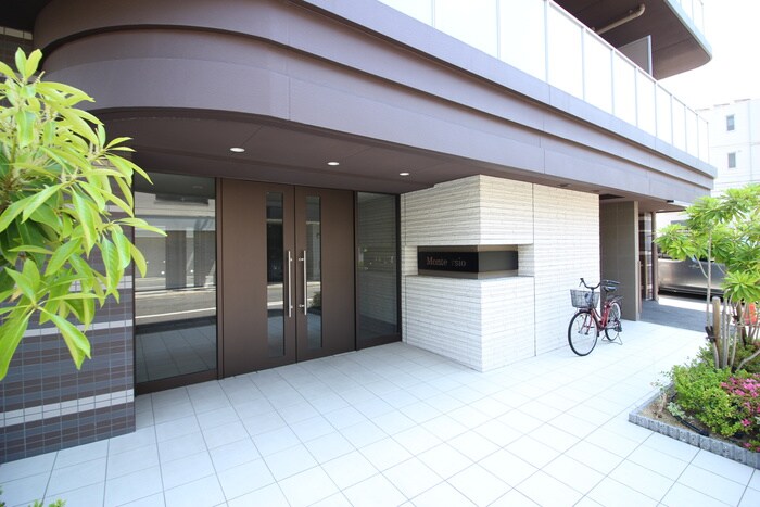 物件外観写真2　(エントランス部分)