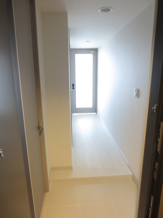 物件内観写真4　(玄関)