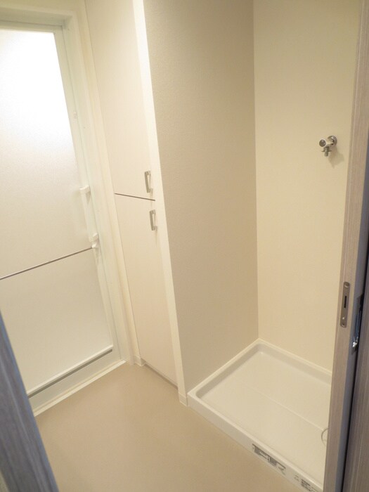 物件内観写真6　(洗濯機置場)