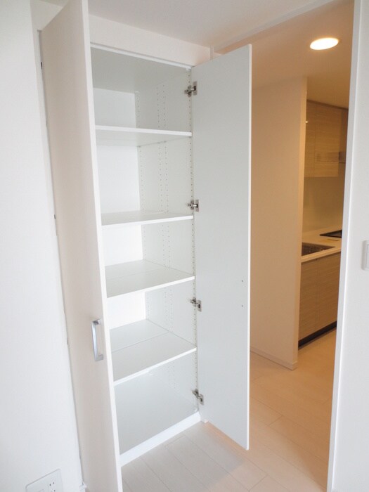 物件内観写真12　(収納)