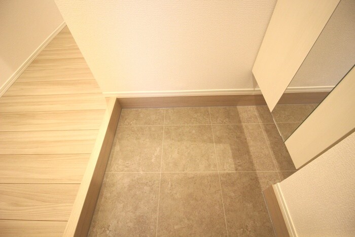 物件内観写真13　(玄関)