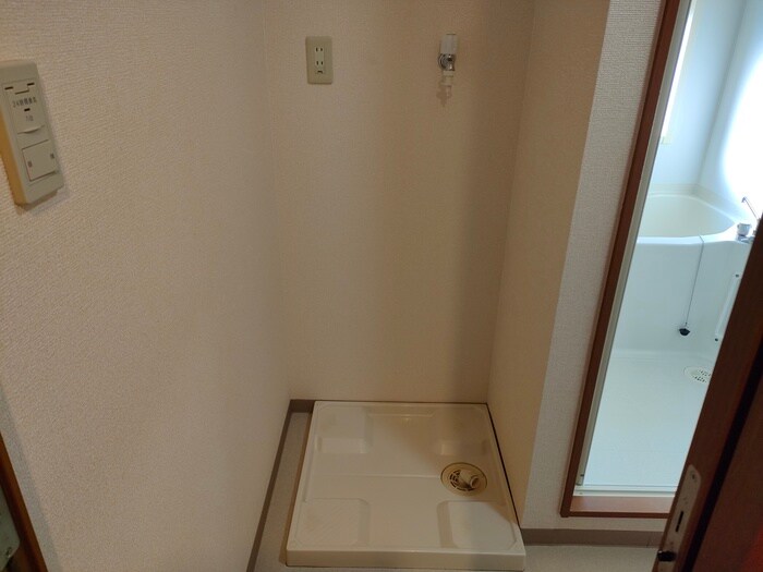 物件内観写真13　(洗濯機置場)