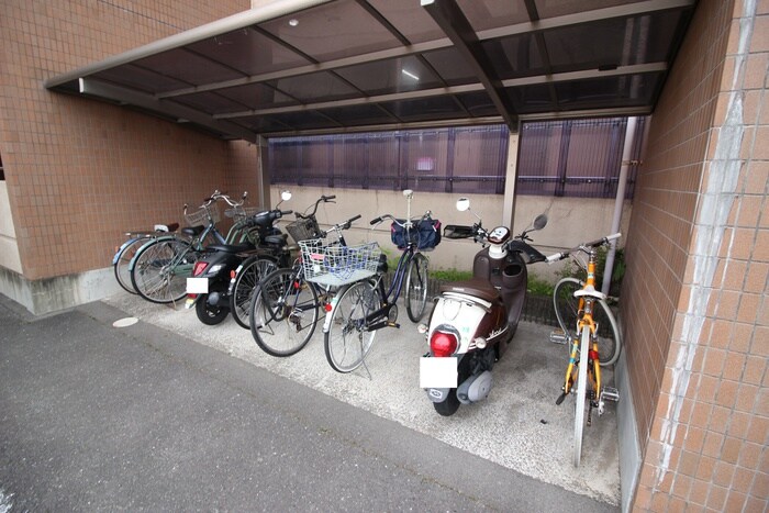 物件外観写真3　(駐輪場)