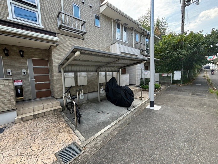 物件外観写真4　(駐輪場)