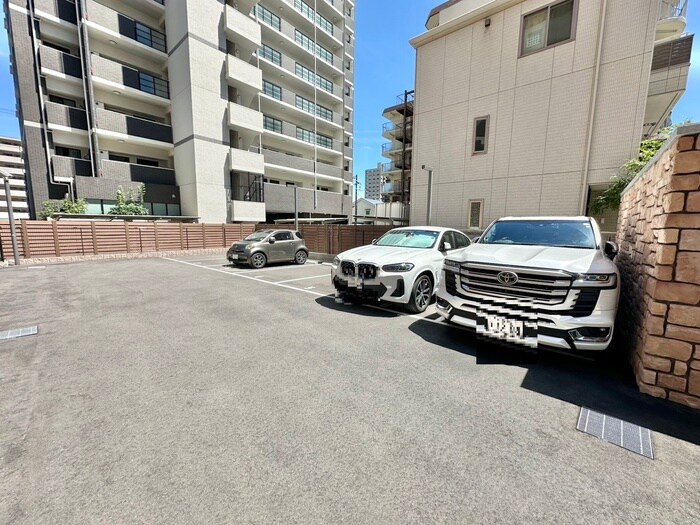 物件外観写真4　(駐車場)