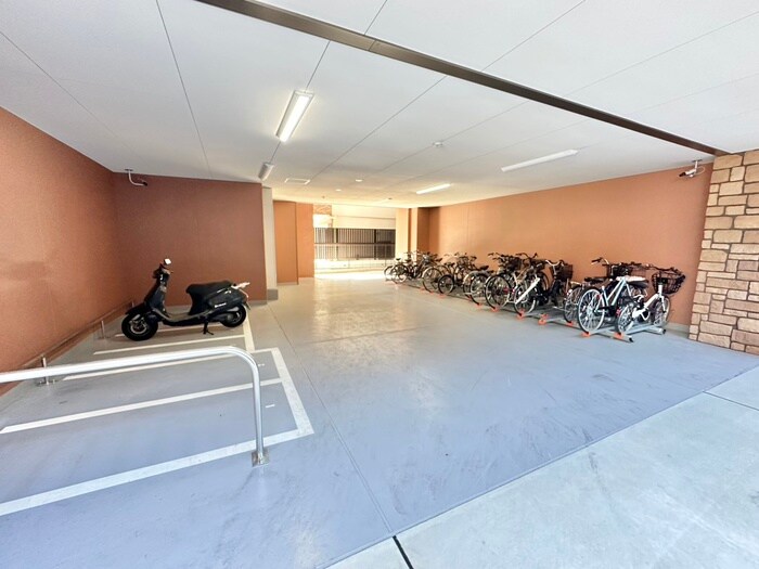 物件外観写真5　(駐輪場)