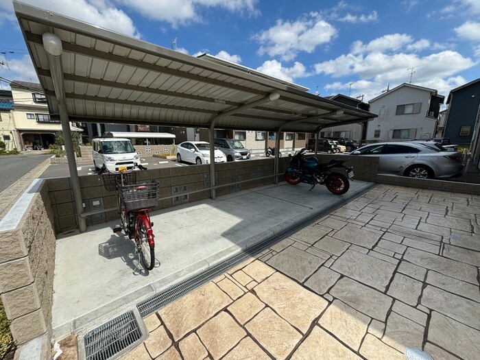 物件外観写真4　(駐輪場)