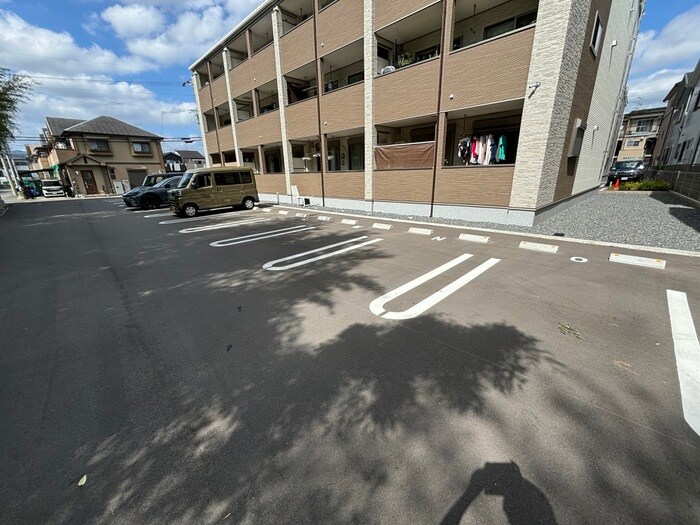 物件外観写真5　(駐車場)