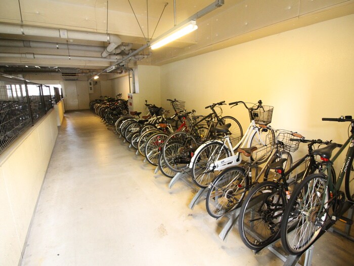 物件外観写真6　(駐輪場)