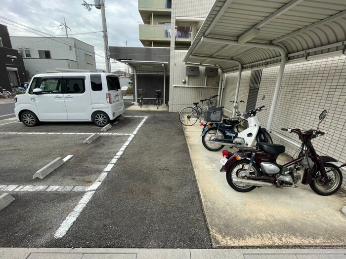 物件外観写真3　(駐輪場)