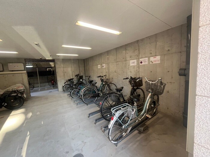 物件外観写真4　(駐輪場)