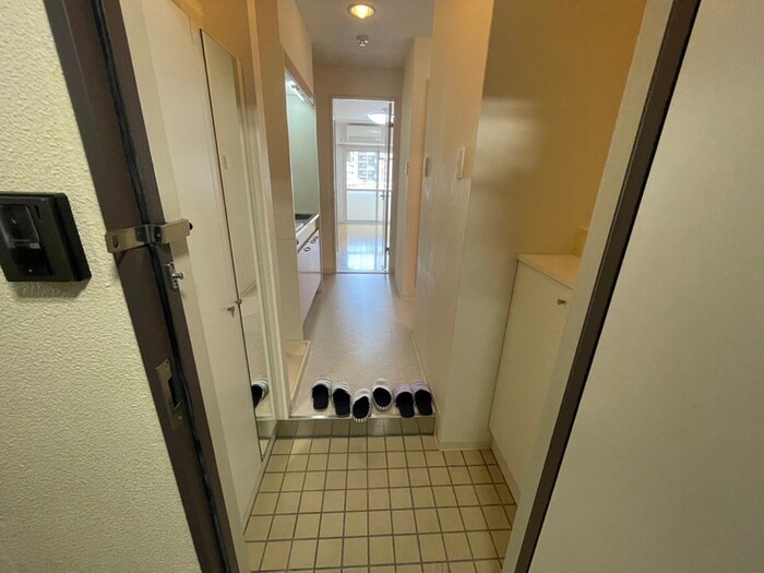 物件内観写真7　(玄関)