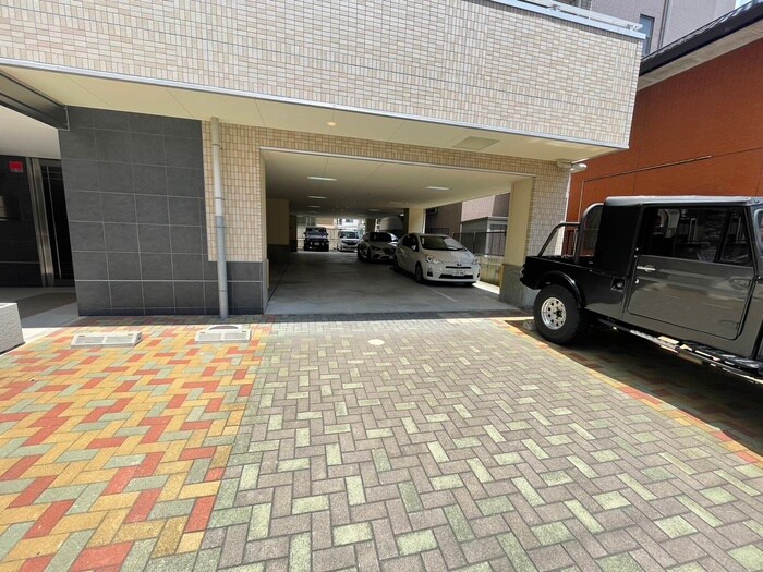 物件外観写真4　(駐車場)