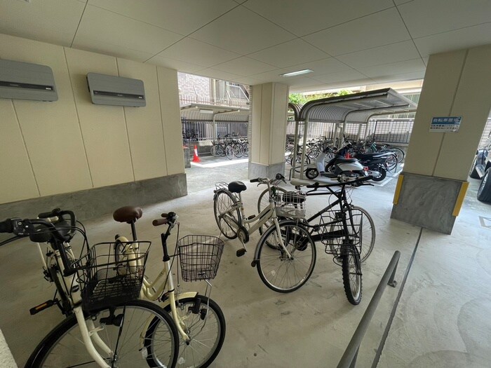 物件外観写真5　(駐輪場)