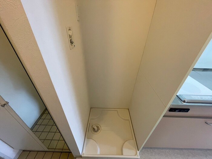 物件内観写真12　(洗濯機置場)