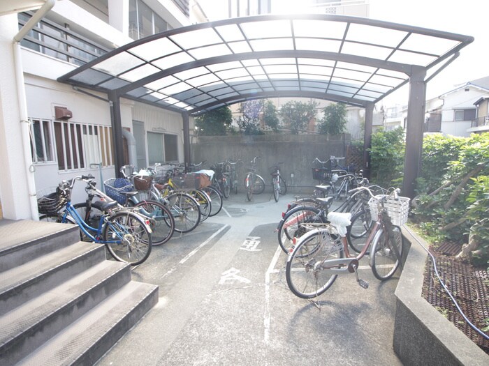 物件外観写真4　(駐輪場)
