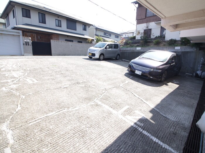 物件外観写真5　(駐車場)