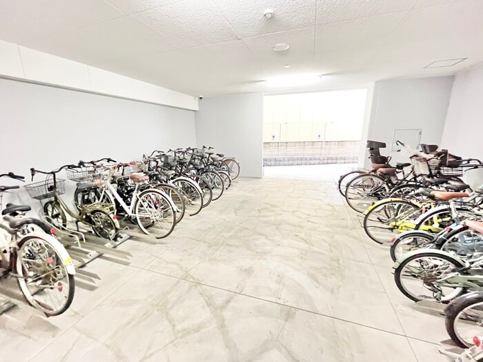 物件外観写真4　(駐輪場)