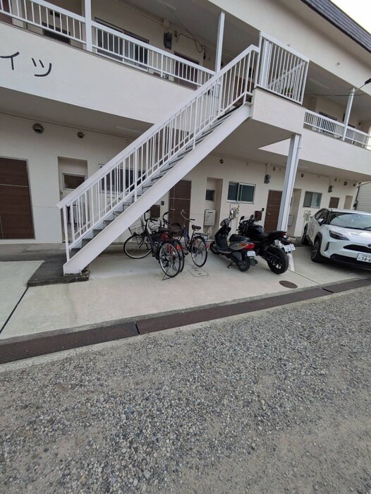 物件外観写真3　(駐輪場)