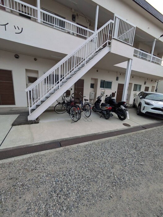 物件外観写真6　(駐輪場)