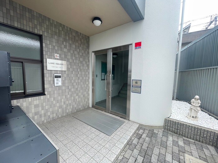 物件外観写真6　(エントランス部分)