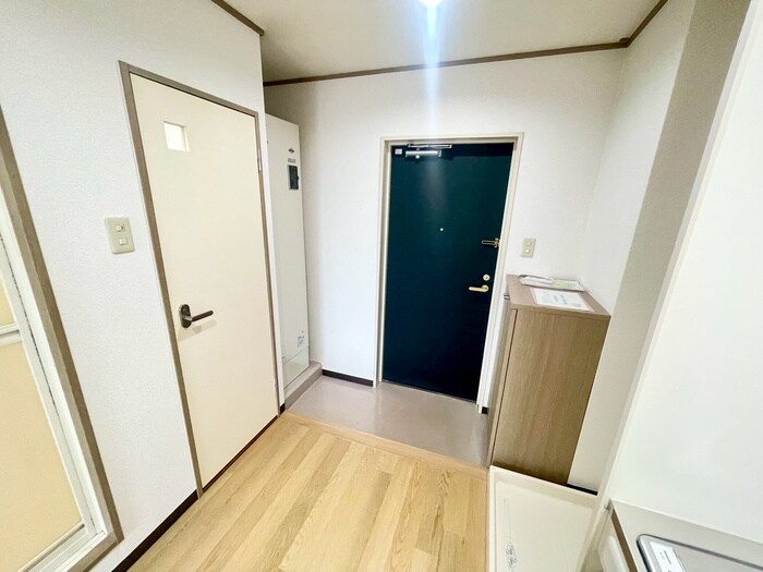 物件内観写真16　(玄関)