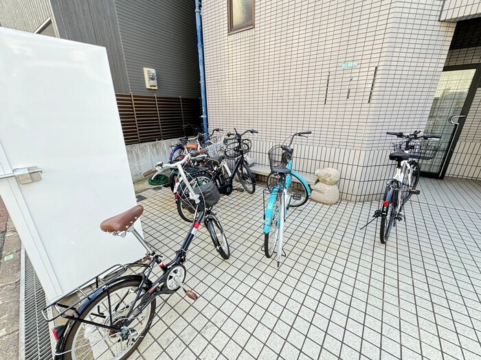 物件外観写真5　(駐輪場)