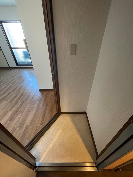 物件内観写真13　(玄関)