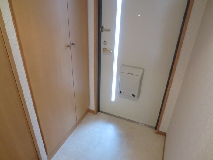 物件内観写真4　(玄関)