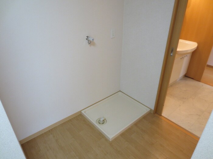 物件内観写真8　(洗濯機置場)