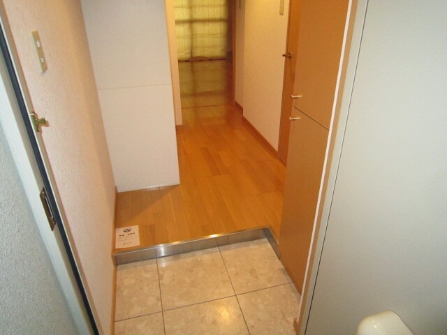 物件内観写真16　(玄関)