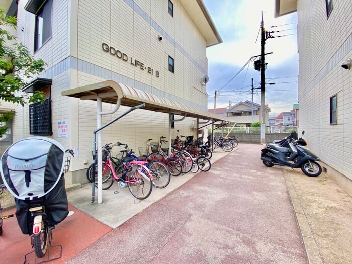 物件外観写真4　(駐輪場)