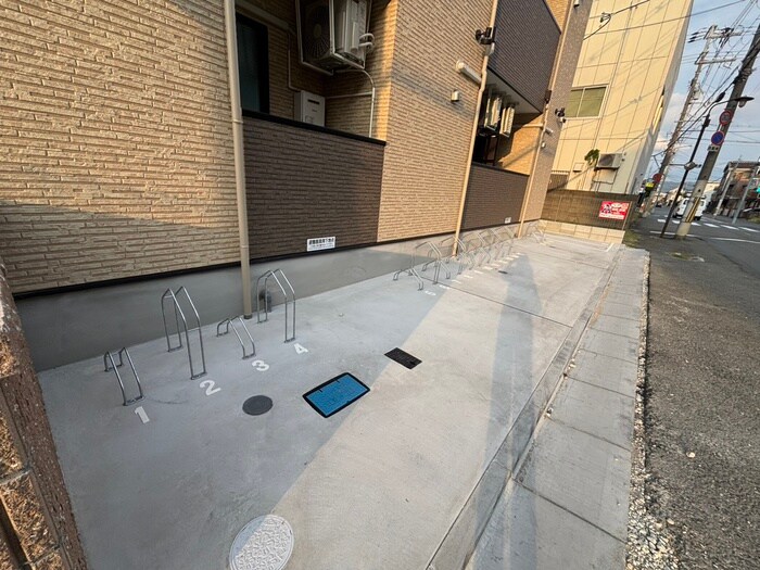 物件外観写真4　(駐輪場)