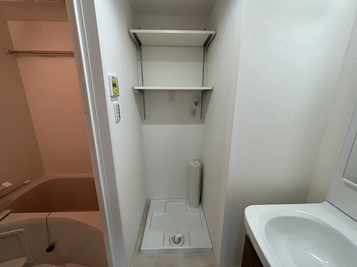 物件内観写真15　(洗濯機置場)